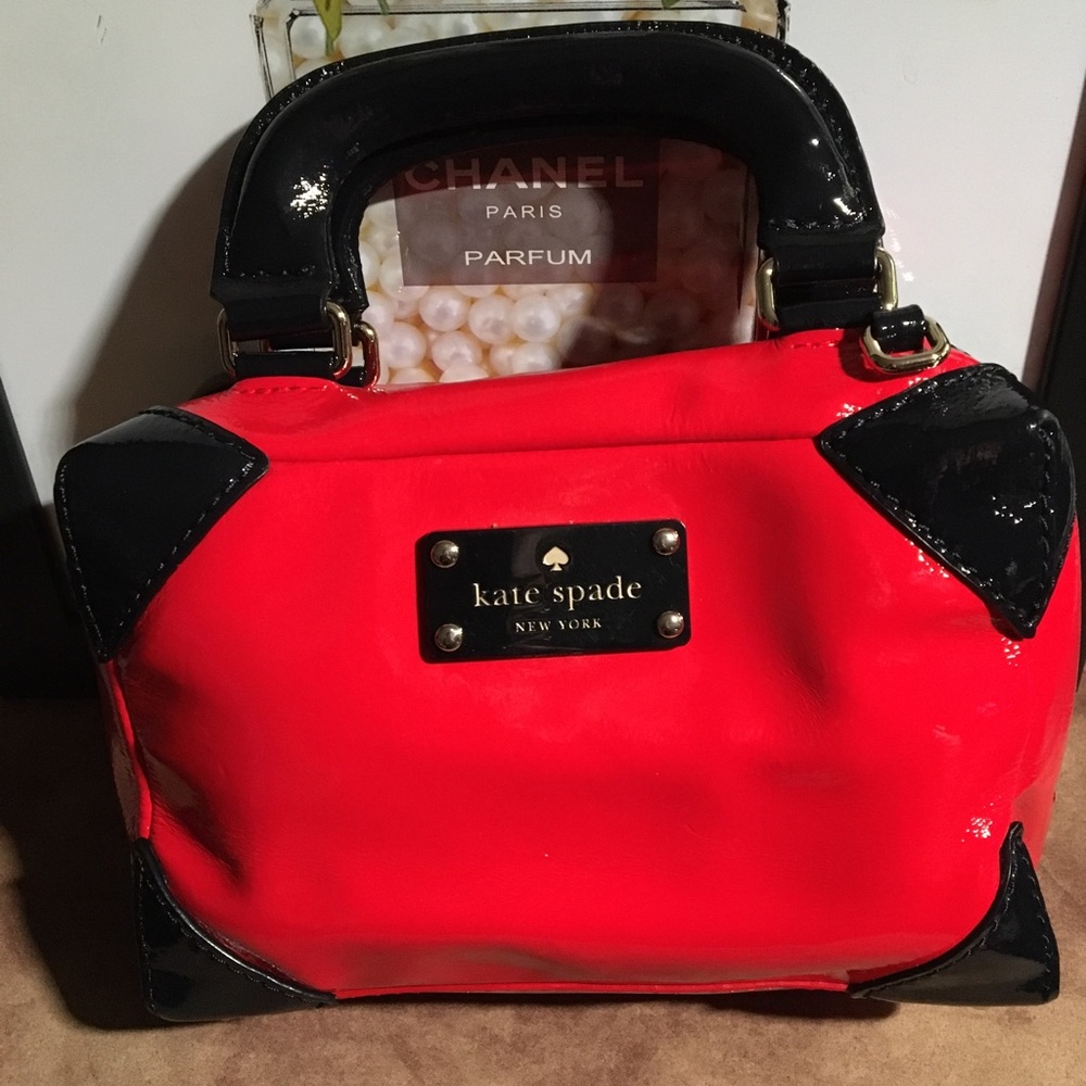 KATE SPADE AUTHENTIC RED PATENT LEATHER & DARK NAVY BLUE TRIM
BAG